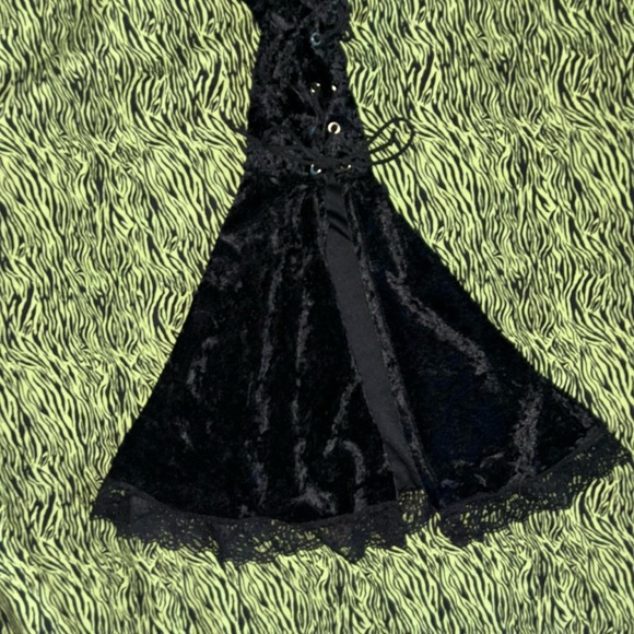 Lip Service Black Goth Top - Picture 6 of 6